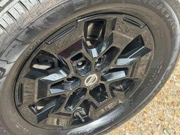 Nissan Navara 2.3 dCi N-Guard Auto 4WD Euro 6 4dr at 25th