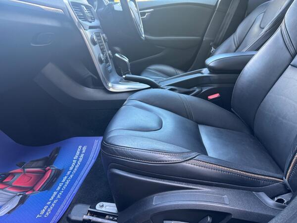 Volvo V40 Cross Country 1.5 T3 Pro Auto Euro 6 (s/s) 5dr