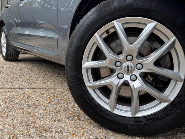 Volvo XC60 2.0 B5 MHEV Momentum Auto Euro 6 (s/s) 5dr