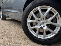 Volvo XC60 2.0 B5 MHEV Momentum Auto Euro 6 (s/s) 5dr at 32th