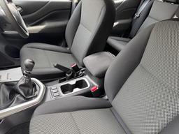Nissan Navara 2.3 dCi Acenta 4WD Euro 6 (s/s) 4dr at 5th