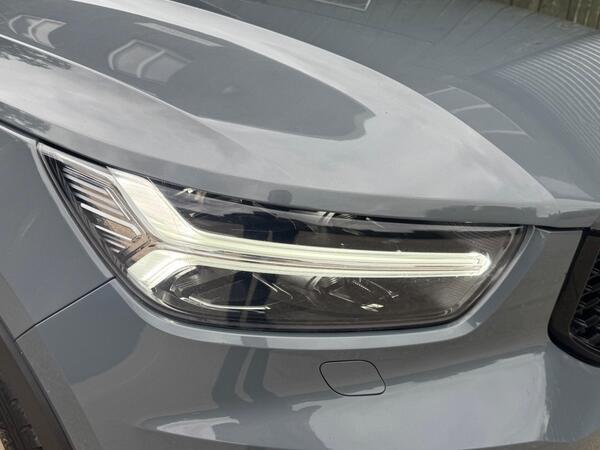Volvo XC40 2.0 B4 MHEV R-Design Pro Auto Euro 6 (s/s) 5dr