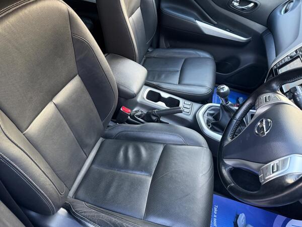 Nissan Navara 2.3 dCi Tekna 4WD Euro 6 (s/s) 4dr