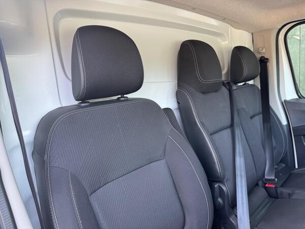 Nissan Primastar 2.0 dCi 30 Tekna L2 H1 Euro 6 (s/s) 5dr