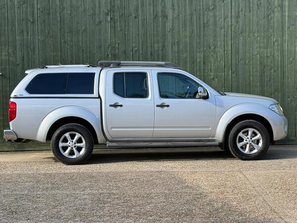 Nissan Navara 2.5 dCi Tekna Auto 4WD Euro 5 4dr