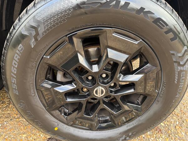 Nissan Navara 2.3 dCi N-Guard Auto 4WD Euro 6 4dr