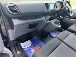 Peugeot Expert 2.0 BlueHDi 1400 Professional Premium Standard Panel Van MWB Euro 6 (s/s) 6dr at 35th