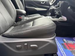 Nissan Navara 2.3 dCi Tekna Auto 4WD Euro 6 4dr at 12th