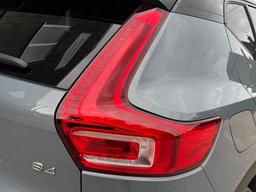 Volvo XC40 2.0 B4 MHEV R-Design Pro Auto Euro 6 (s/s) 5dr at 42th
