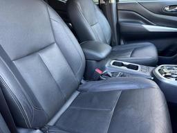 Nissan Navara 2.3 dCi Tekna Auto 4WD Euro 6 4dr at 33th