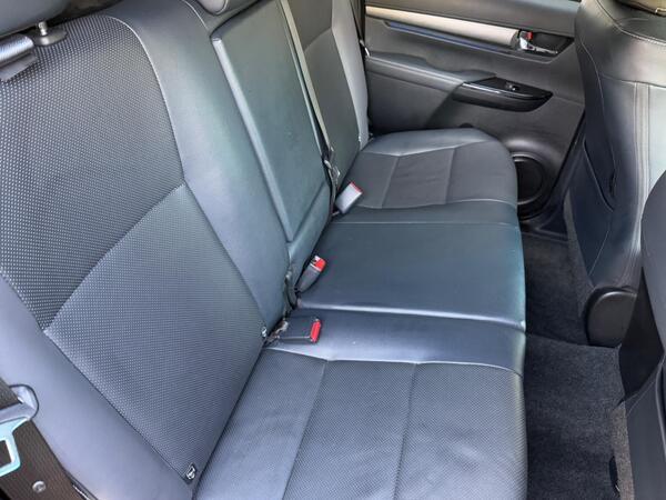 Toyota Hilux 2.8 D-4D Invincible X Auto 4WD Euro 6 (s/s) 4dr