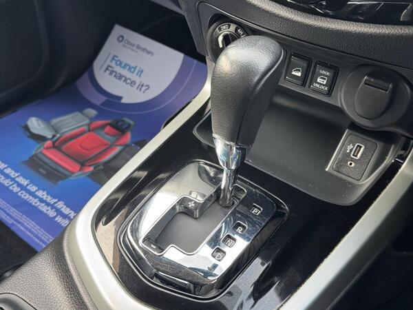 Nissan Navara 2.3 dCi N-Guard Auto 4WD Euro 6 4dr