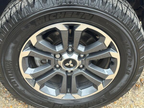 Mitsubishi L200 2.2 DI-D DC Barbarian Auto 4WD Euro 6 (s/s) 4dr