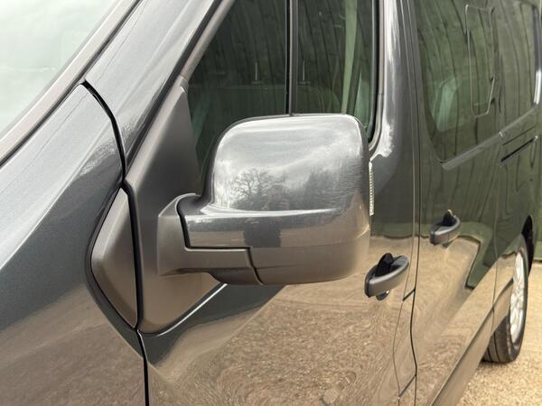 Renault Trafic 2.0 dCi Blue LL30 Sport Crew Van L2 H1 Euro 6 (s/s) 6dr