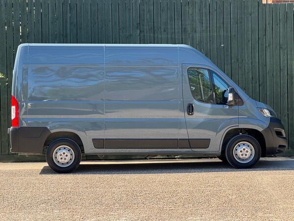 Peugeot Boxer 2.2 BlueHDi 335 Professional Premium + L2 H2 Euro 6 (s/s) 5dr