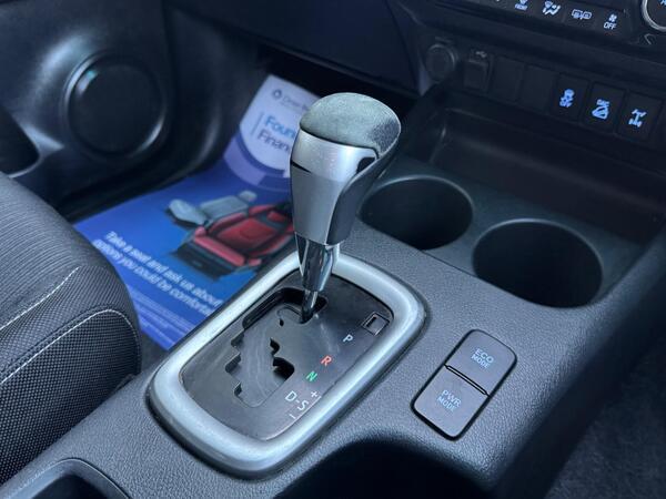 Toyota Hilux 2.4 D-4D Invincible Auto 4WD Euro 6 4dr (TSS, 3.5t)