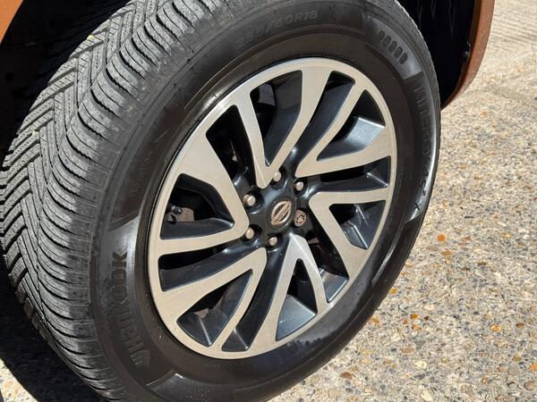 Nissan Navara 2.3 dCi Tekna Auto 4WD Euro 6 4dr