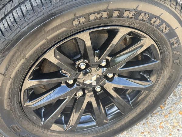 Mitsubishi L200 2.4 DI-D DC Barbarian Black Auto 4WD Euro 6 4dr (Roll Top)