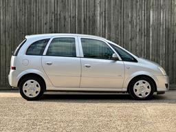 Vauxhall Meriva 1.6i 16v Club 5dr at 14th