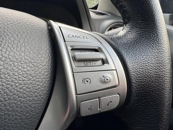 Nissan Navara 2.3 dCi N-Guard Auto 4WD Euro 6 4dr