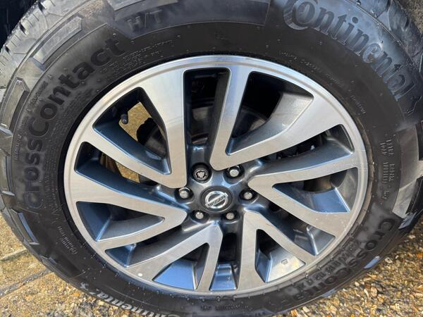 Nissan Navara 2.3 dCi Tekna 4WD Euro 6 (s/s) 4dr