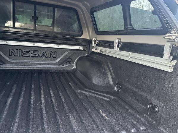 Nissan Navara 2.3 dCi N-Guard Auto 4WD Euro 6 4dr