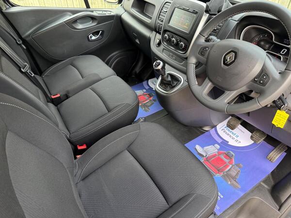 Renault Trafic 2.0 dCi ENERGY 30 Sport Nav Crew Van LWB Euro 6 (s/s) 6dr