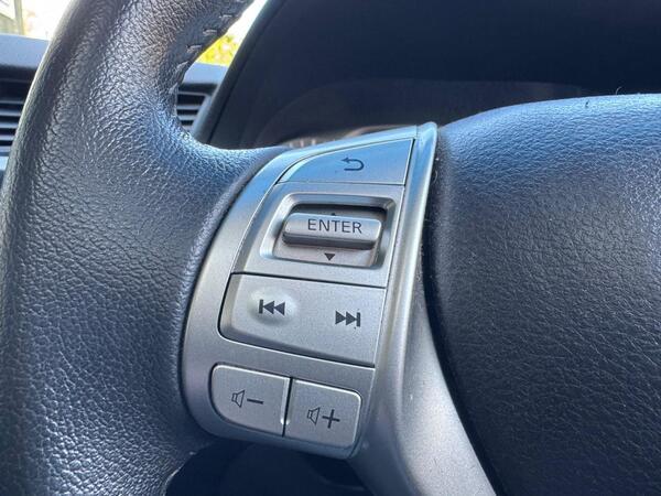 Nissan Navara 2.3 dCi Tekna 4WD Euro 6 (s/s) 4dr