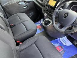 Renault Trafic 2.0 dCi ENERGY 28 Black Edition EDC SWB Standard Roof Euro 6 (s/s) 5dr at 2th