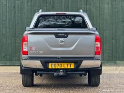 Nissan Navara 2.3 dCi Tekna Auto 4WD Euro 6 4dr at 11th
