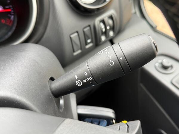 Renault Trafic 2.0 dCi ENERGY 30 Sport Crew Van EDC LWB Euro 6 (s/s) 6dr