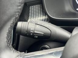 Volvo XC40 2.0 B4 MHEV R-Design Pro Auto Euro 6 (s/s) 5dr at 25th