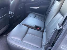Nissan Navara 2.3 dCi Tekna Auto 4WD Euro 6 4dr at 9th