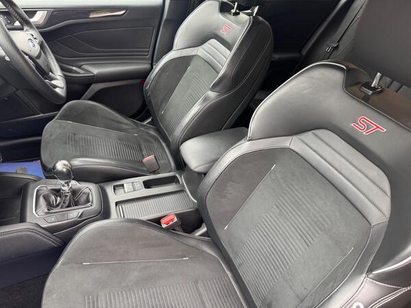 Ford Focus 2.3T EcoBoost ST Euro 6 (s/s) 5dr