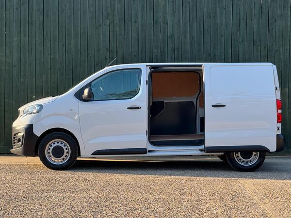 Peugeot Expert 2.0 BlueHDi 1400 Professional Premium Standard Panel Van MWB Euro 6 (s/s) 6dr