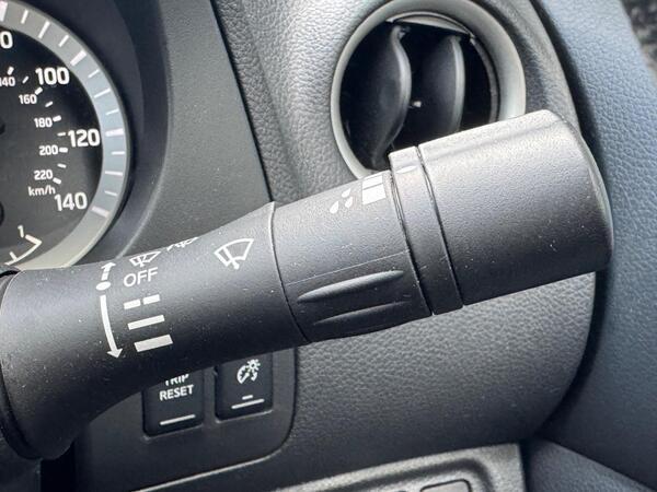 Nissan Navara 2.3 dCi N-Guard Auto 4WD Euro 6 4dr
