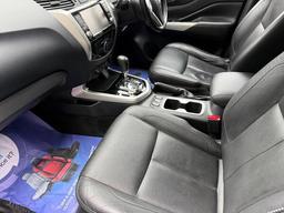 Nissan Navara 2.3 dCi Tekna Auto 4WD Euro 6 4dr at 13th