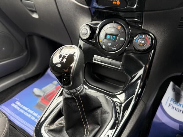 Ford Fiesta 1.0T EcoBoost Titanium Euro 6 (s/s) 5dr