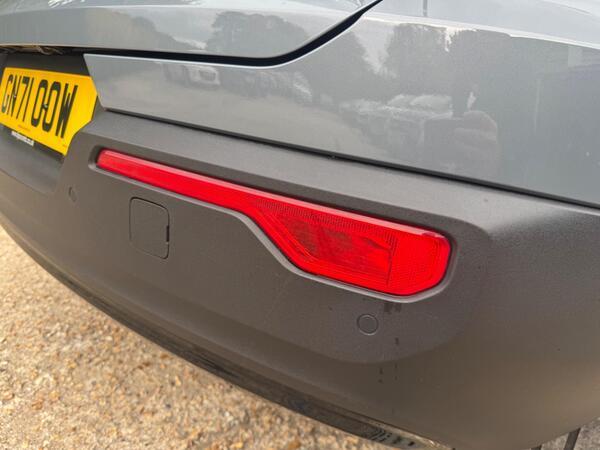 Volvo XC40 2.0 B4 MHEV R-Design Pro Auto Euro 6 (s/s) 5dr