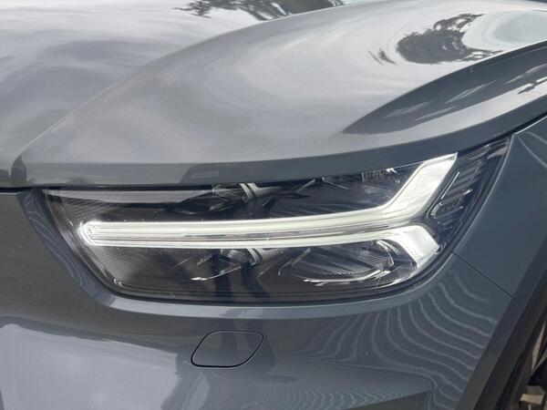Volvo XC40 2.0 B4 MHEV R-Design Pro Auto Euro 6 (s/s) 5dr