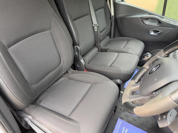 Renault Trafic 2.0 dCi ENERGY 28 Sport SWB Standard Roof Euro 6 (s/s) 5dr