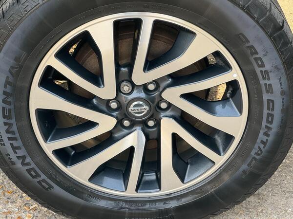 Nissan Navara 2.3 dCi Tekna Auto 4WD Euro 6 4dr