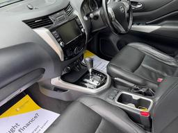 Nissan Navara 2.3 dCi Tekna Auto 4WD Euro 6 4dr at 8th