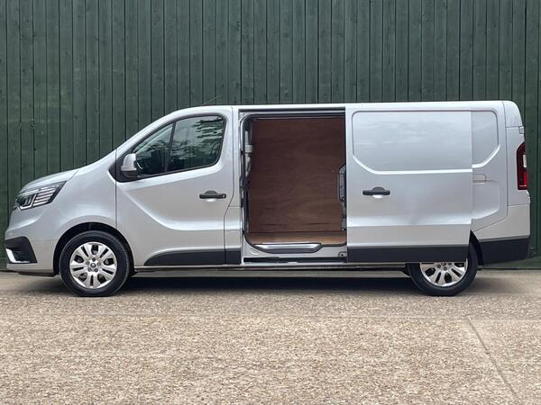 Renault Trafic 2.0 dCi Blue LL30 Sport L2 H1 Euro 6 (s/s) 5dr