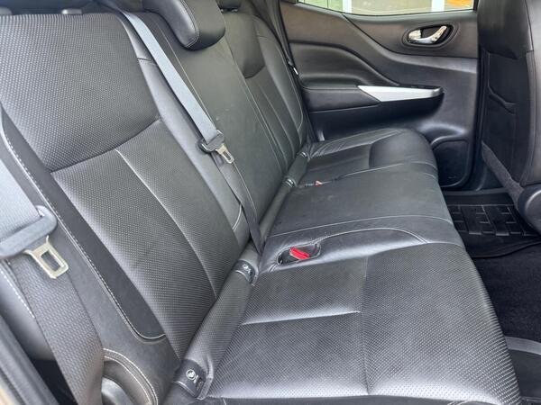 Nissan Navara 2.3 dCi Tekna Auto 4WD Euro 6 4dr