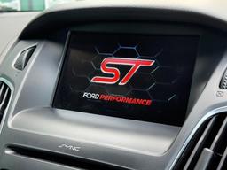 Ford Focus 2.0T EcoBoost ST-3 Euro 6 (s/s) 5dr at 43th
