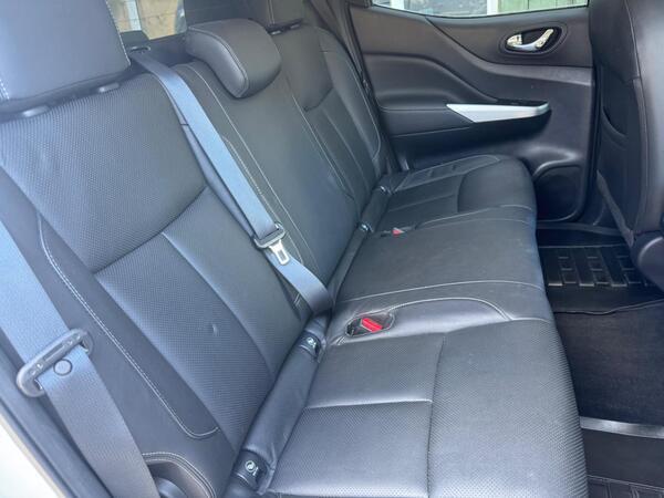 Nissan Navara 2.3 dCi Tekna 4WD Euro 6 (s/s) 4dr