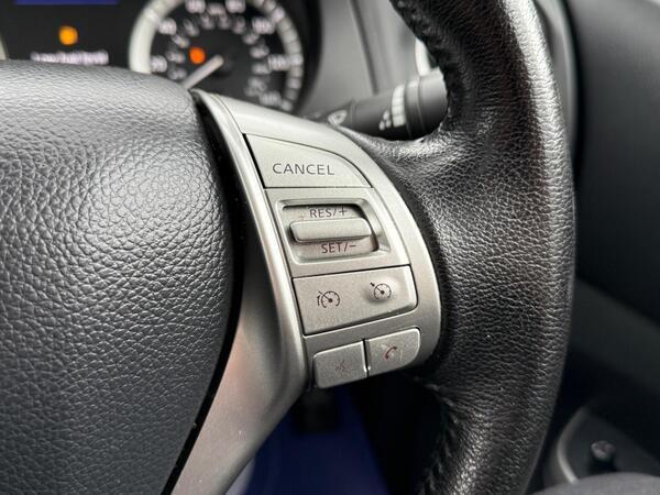 Nissan Navara 2.3 dCi N-Guard Auto 4WD Euro 6 4dr