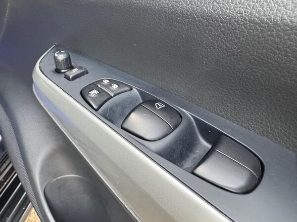 Nissan Navara 2.3 dCi N-Guard Auto 4WD Euro 6 4dr