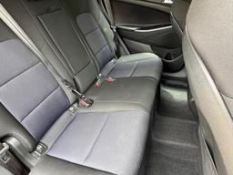 Hyundai TUCSON 1.7 CRDi Blue Drive SE Nav Euro 6 (s/s) 5dr at 24th